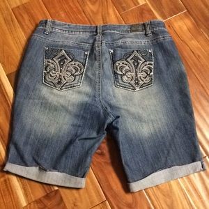 NWOT Women’s Jean Shorts Size 22W